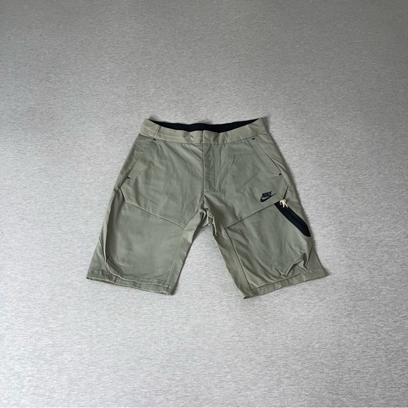 Nike Men's Sportswear Tech Pack Woven Shorts